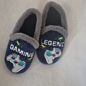 Kids Sz 13-1 Gaming Legend Slippers with Game Controller Design